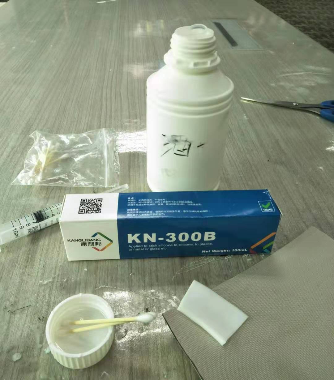 KN-300矽膠膠水粘接腈綸布操作 KN-300矽膠膠水粘(zhān)接腈綸布操作(zuò)