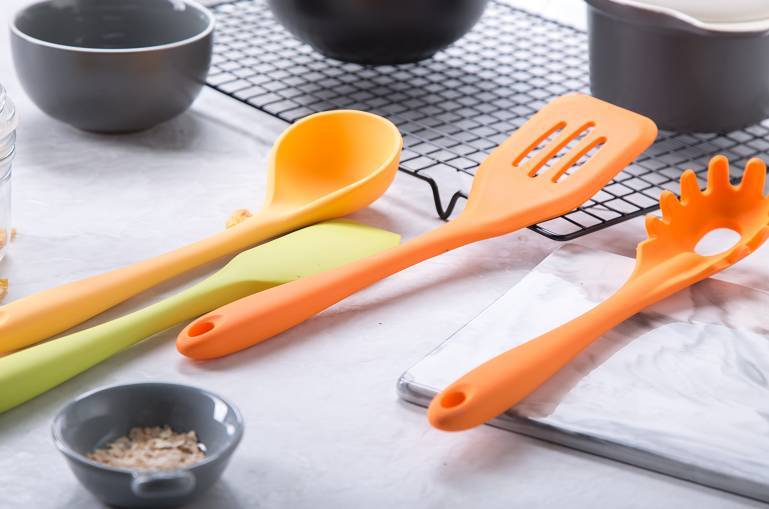 矽膠粘尼龍慢(màn)幹膠(jiāo)應用 矽膠粘尼龍慢幹膠應用