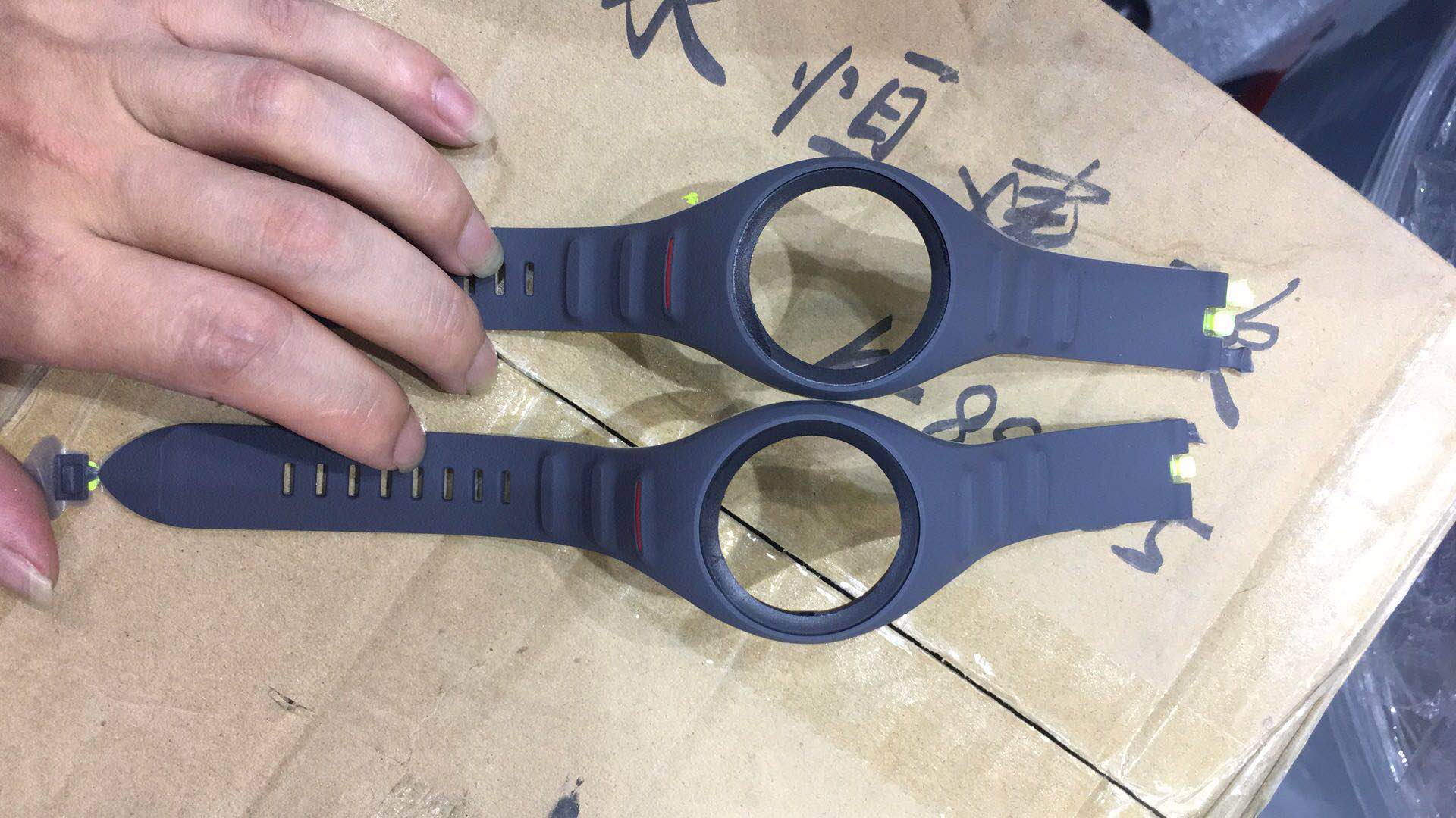 發泡矽膠熱硫化粘尼龍應(yīng)用案(àn)例(lì) 發泡矽(guī)膠熱硫化粘尼龍應用案例