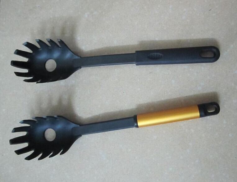 尼龍塑料(liào)與(yǔ)矽膠粘(zhān)接製品.jpg 尼(ní)龍塑(sù)料與矽膠粘接製(zhì)品.jpg