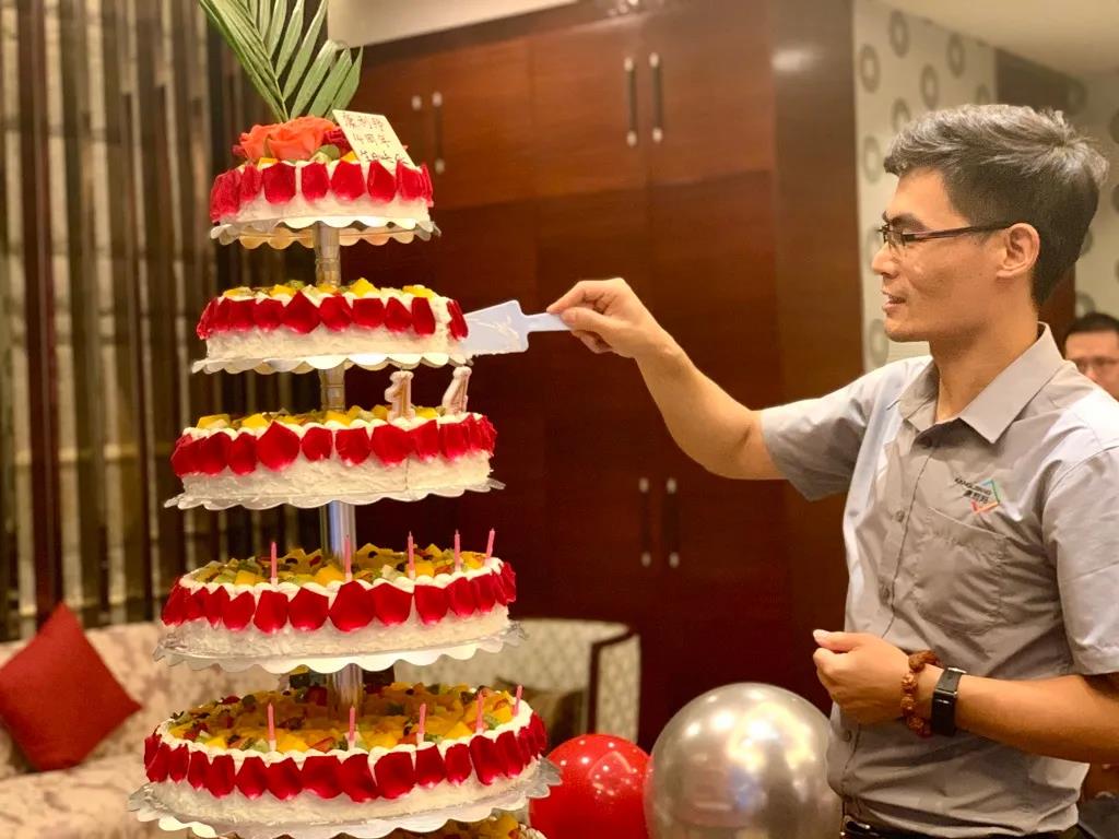 慶祝(zhù)康利邦成立14周年(nián)慶暨董事長嶽總致詞.jpg 慶祝康利邦成立14周年慶暨(jì)董(dǒng)事長嶽總致詞.jpg