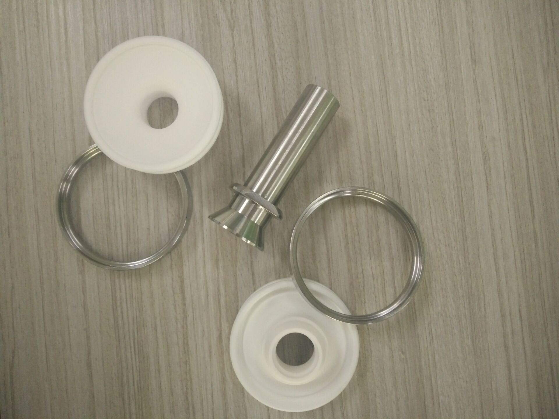 矽膠如何與鋼製品粘接(jiē).jpg 矽膠如何與鋼製品粘接.jpg