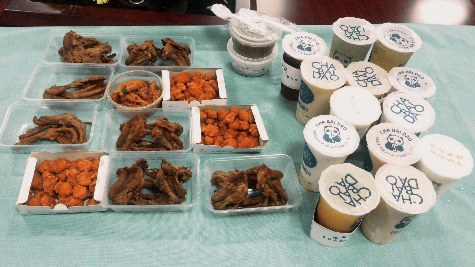 熱烈慶祝康利(lì)邦團隊達成業(yè)績目標.jpg 熱烈慶祝康利邦團隊(duì)達成業績目標.jpg