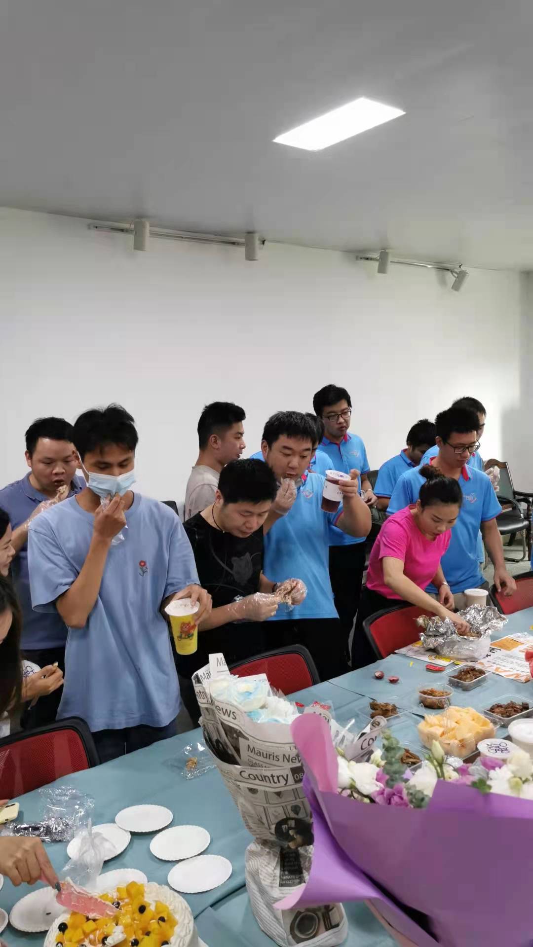 熱烈慶祝康利(lì)邦團隊達(dá)成業績目標.jpg 熱烈慶祝康利邦團隊(duì)達成業績目標.jpg