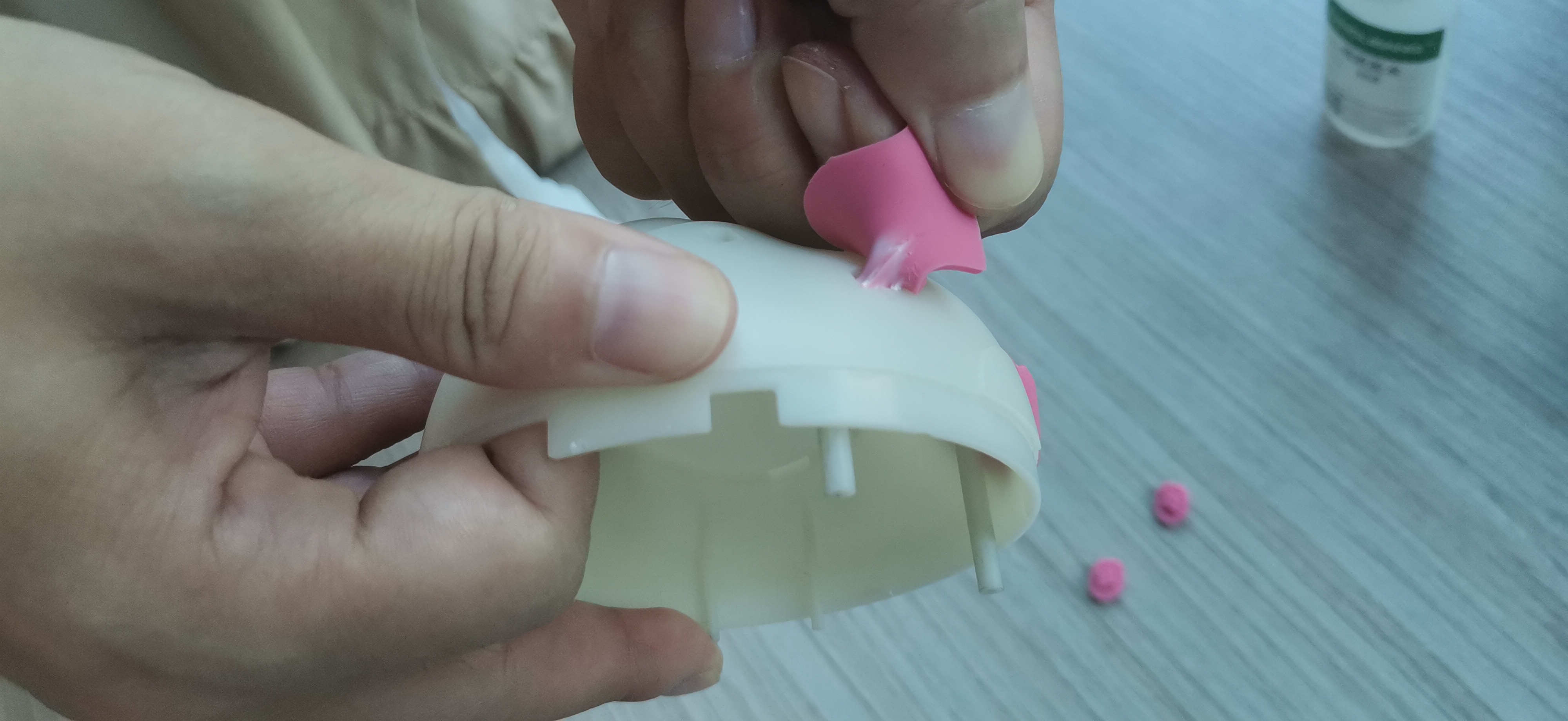 做矽膠暖手寶用什麽(me)膠(jiāo)水.jpg.jpg 做矽膠暖手寶用什麽膠(jiāo)水.jpg.jpg